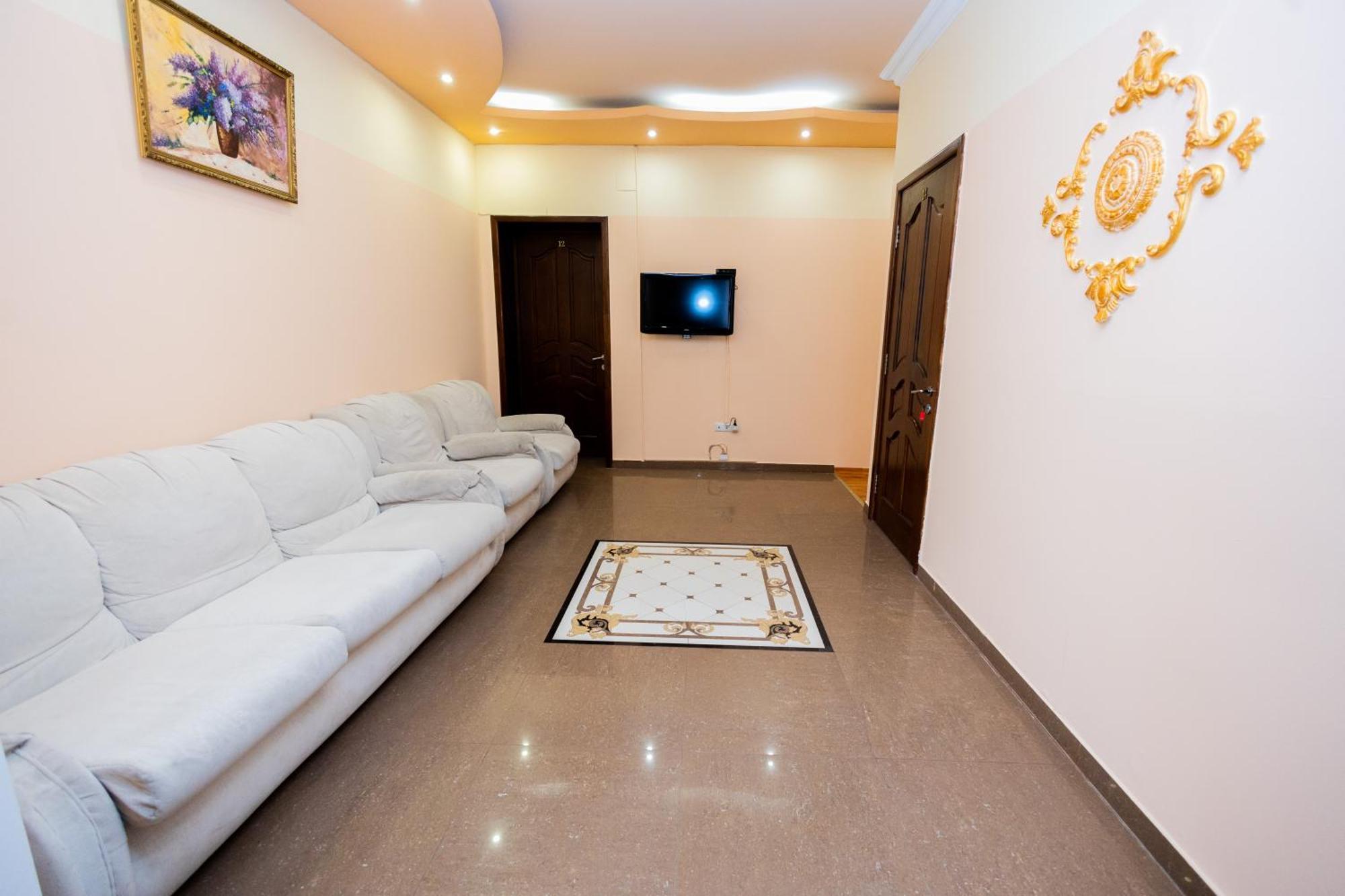 Yan Hotel Yerevan Exterior photo