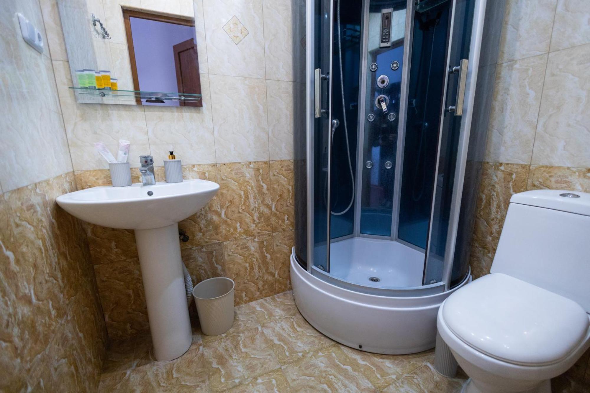 Yan Hotel Yerevan Exterior photo